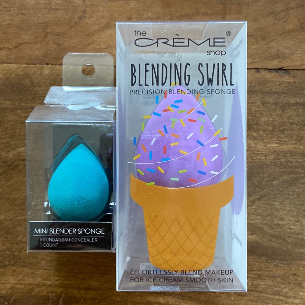 The crème shop blending swirl makeup sponge